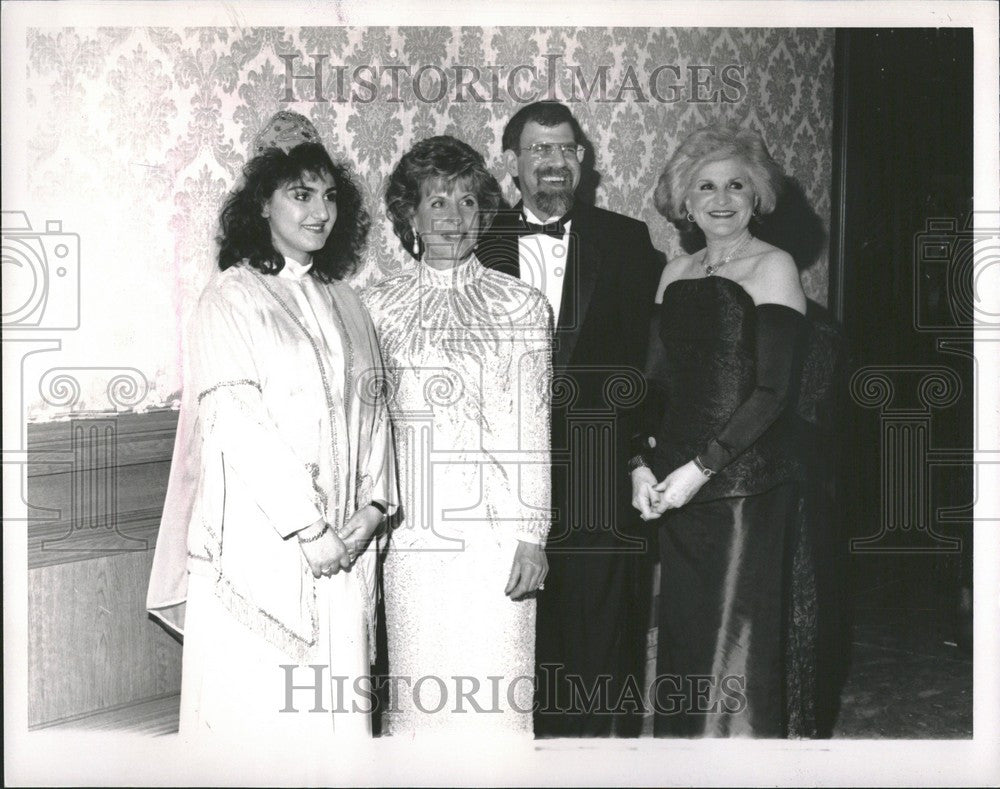 1990 Press Photo Lena Tufenkjian Helen Peterson George - Historic Images