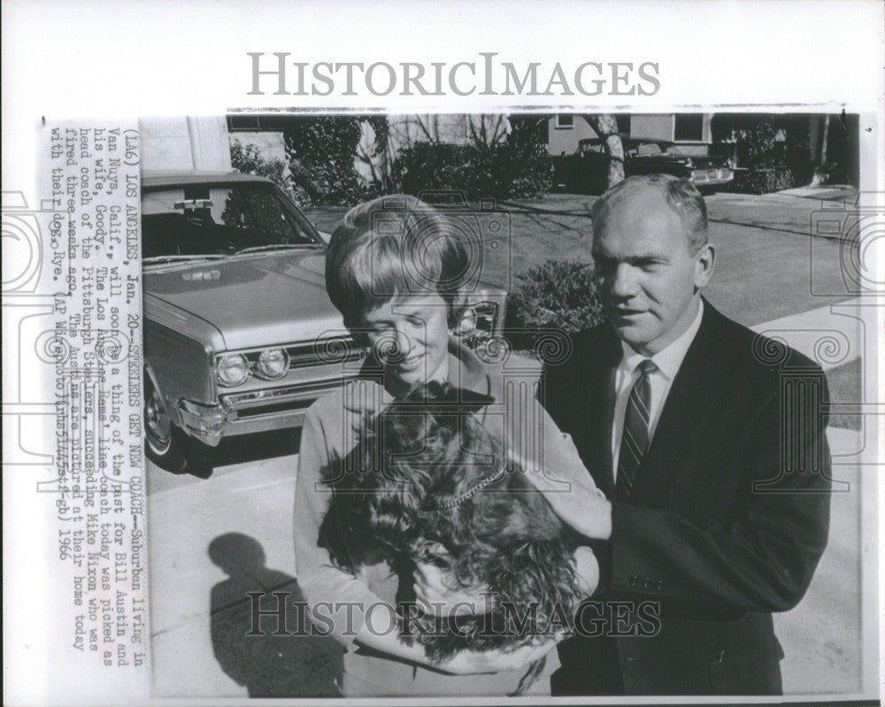 1966 Press Photo Bill Austin wife Goody Rams Steelers - Historic Images