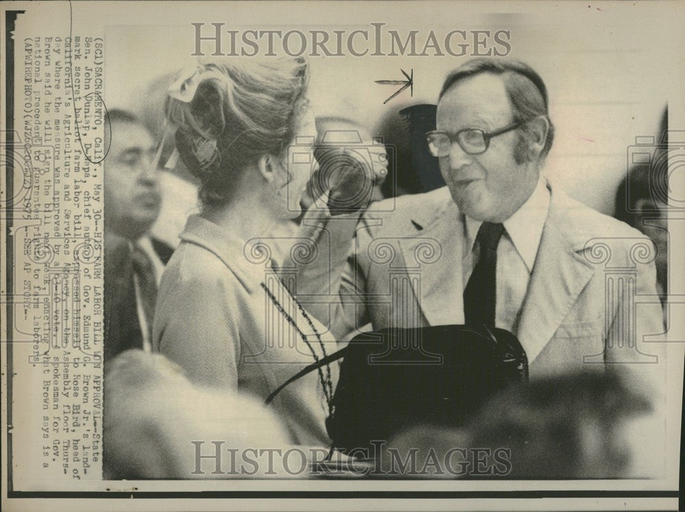 1975 Press Photo john dunlap edmund brown - Historic Images