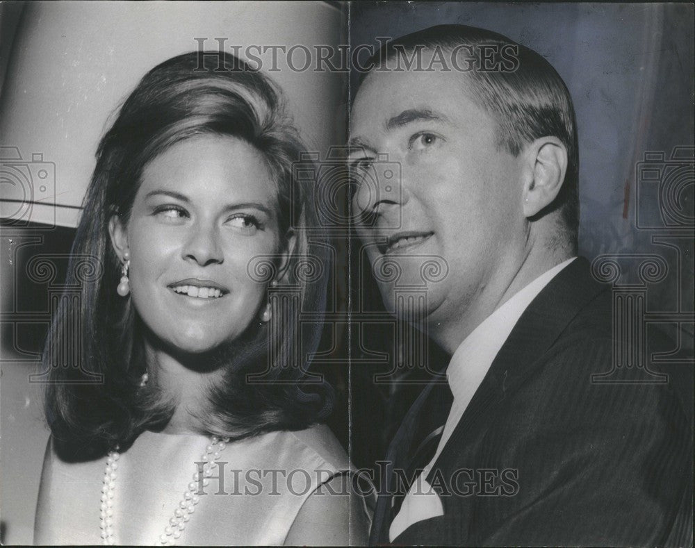 1966 Press Photo Marry Judith Elizabeth Engaged David - Historic Images