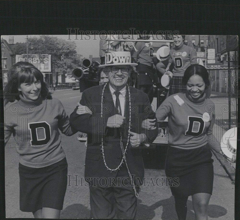 1968 Press Photo Judd Arnett Downtown Detroit Days - Historic Images