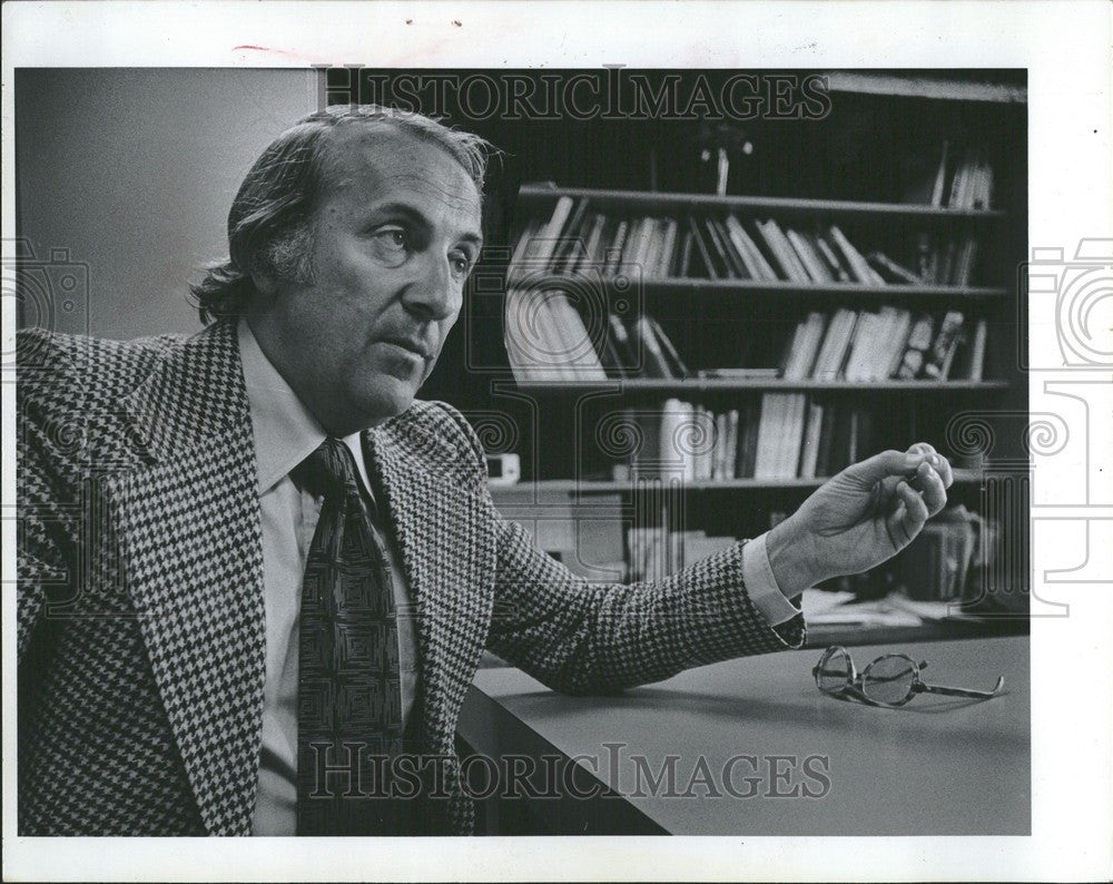 1977 Press Photo Dr Robert Atkins - Historic Images