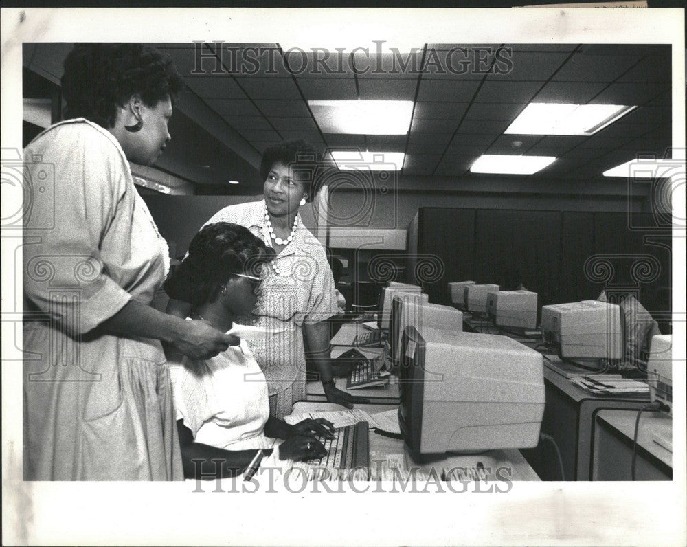 1988 Press Photo Barbara Atkins Pica Systems - Historic Images