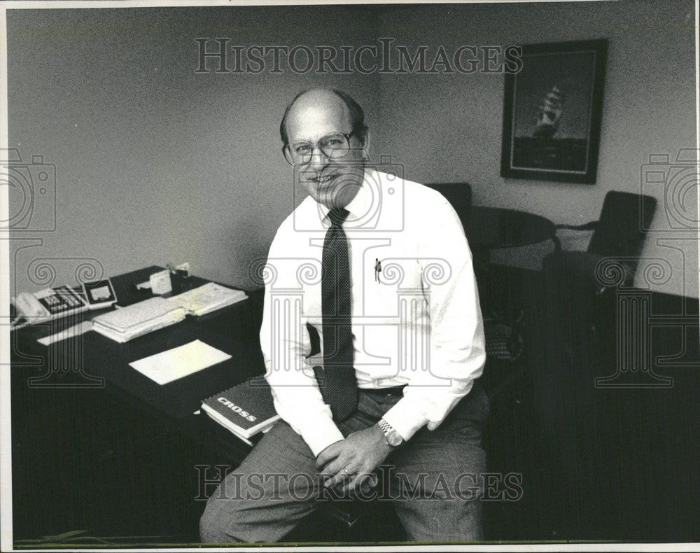 1989 Press Photo Walter Aspatore Cross & Trecker - Historic Images