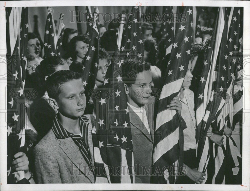 1957 Press Photo Kenneth Roznay David Baluha Flags - Historic Images