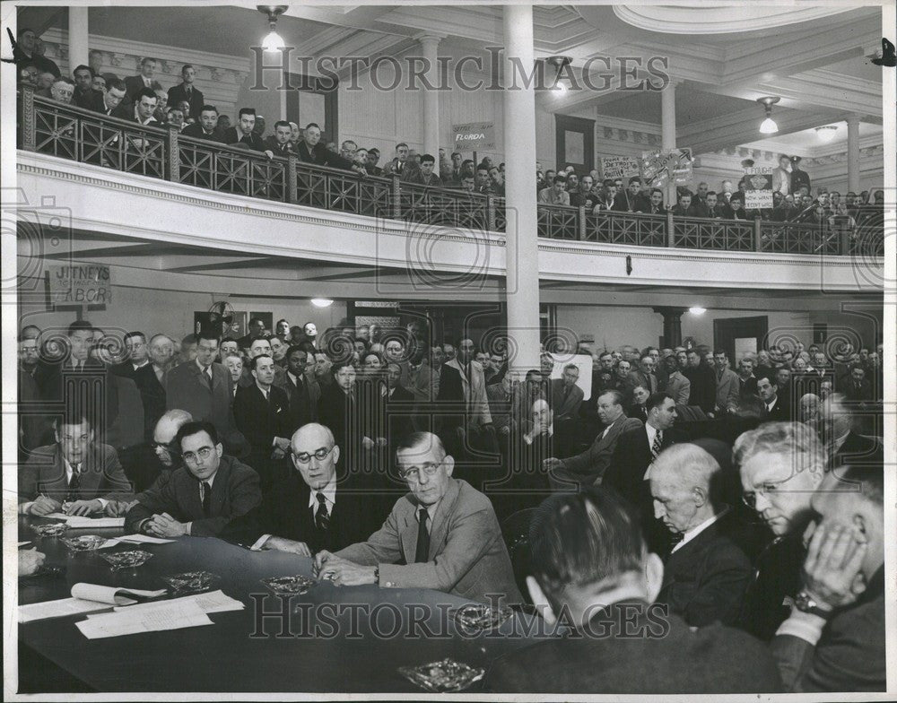 1946 Press Photo DSR strikers pack council chamber - Historic Images