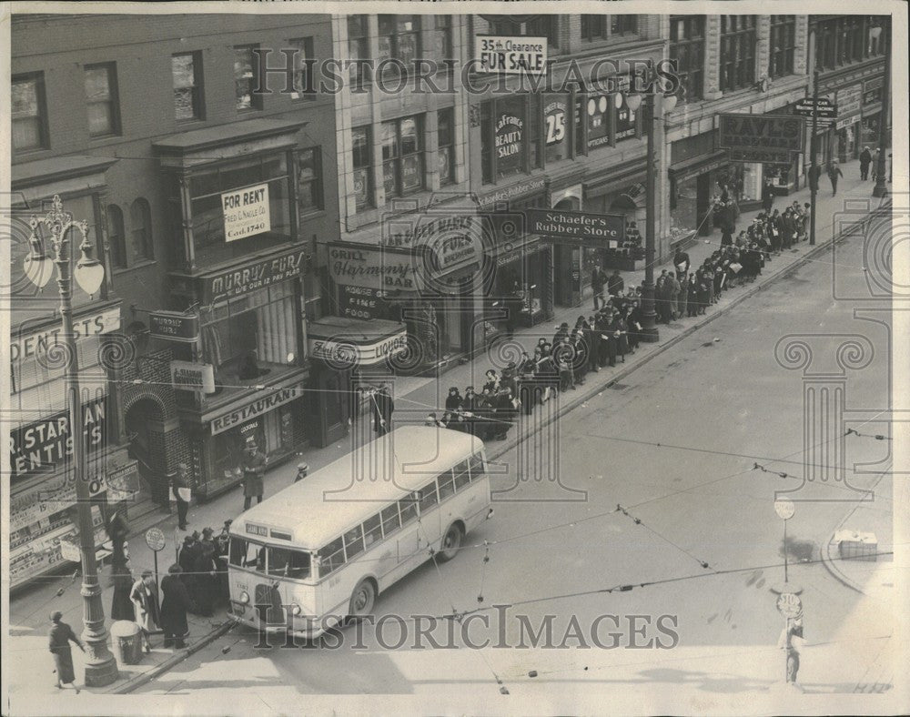 1938 Press Photo State Griswold Cab Strike Crowds Bus - Historic Images