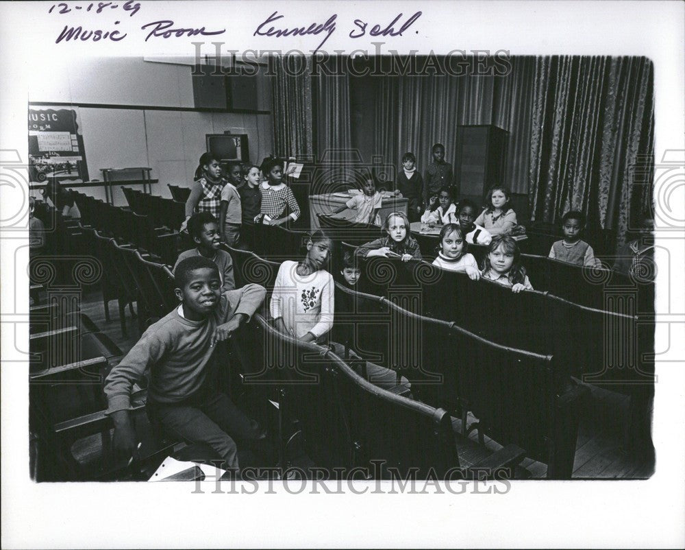 1969 Press Photo Kennedy School Music Room - Historic Images