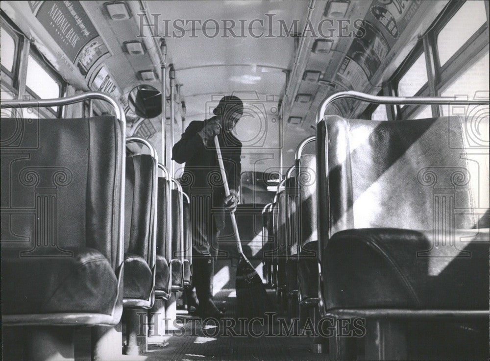 1955 Press Photo Vehicles kept neat regularly - Historic Images