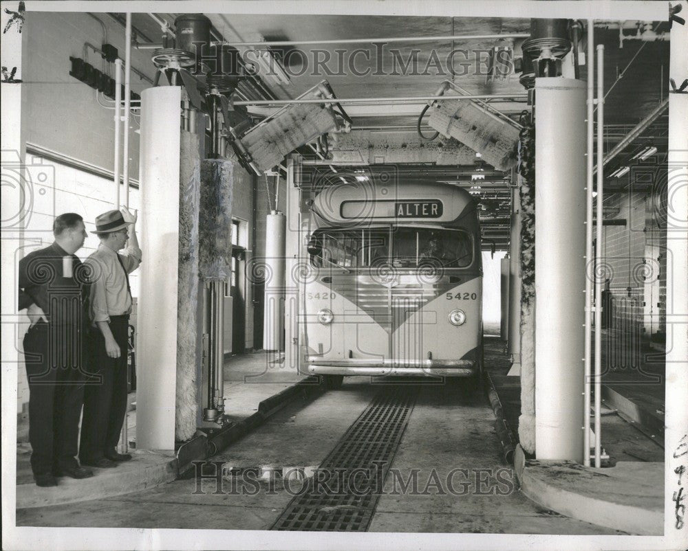 Press Photo Detroit  Bus Terminal Washing Machine - Historic Images