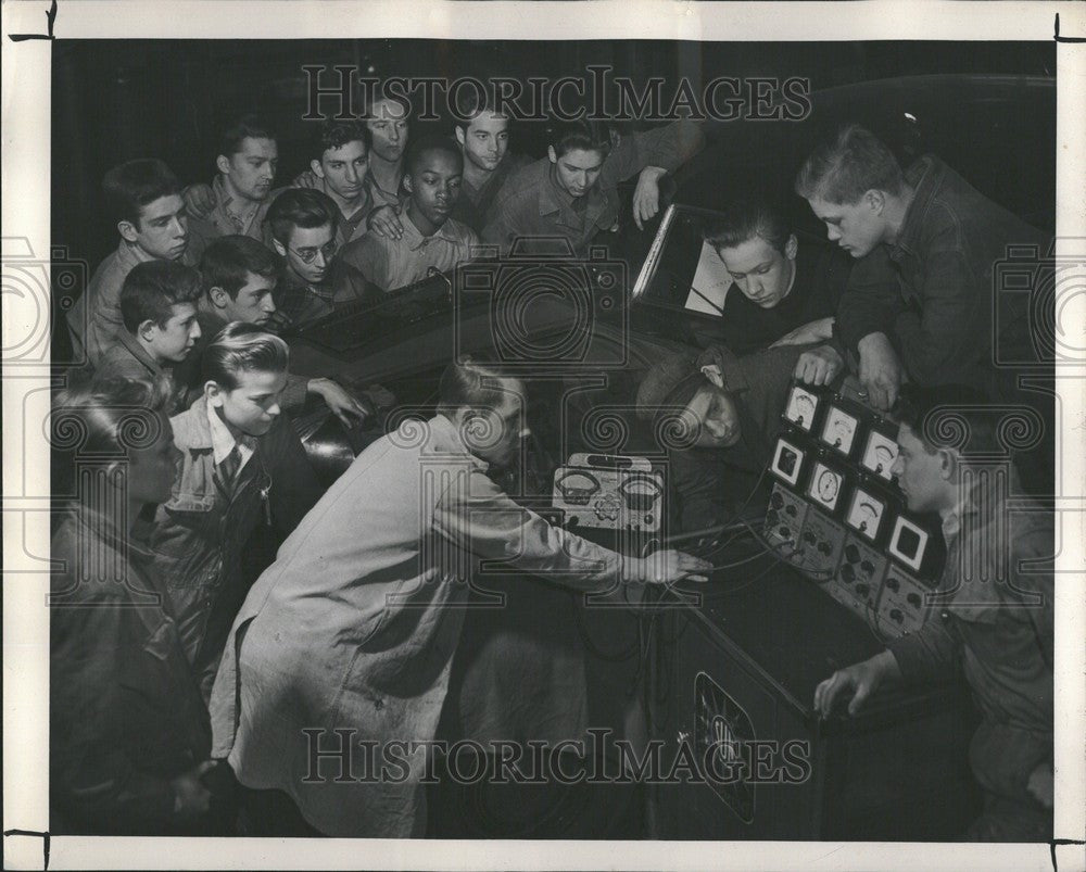 1947 Press Photo training supervised Neil Peters - Historic Images