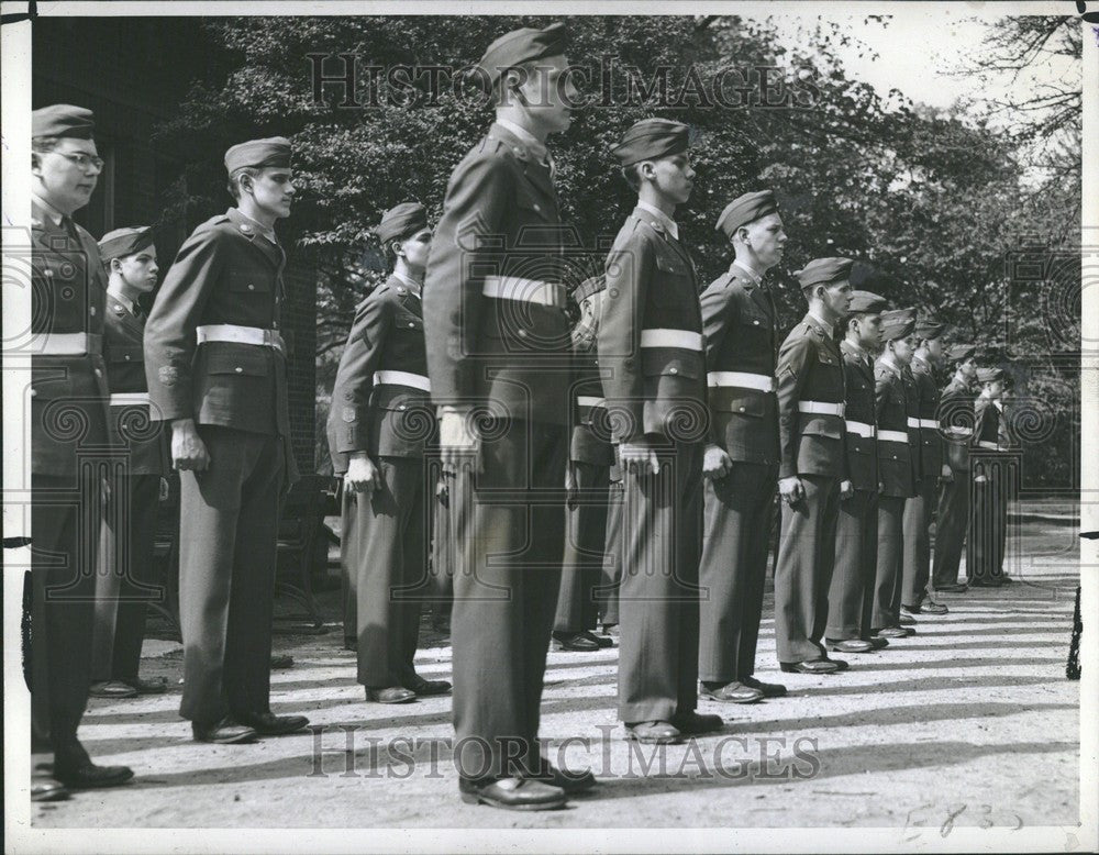 1945 Press Photo Stomach Tucked Western High School Roo - Historic Images