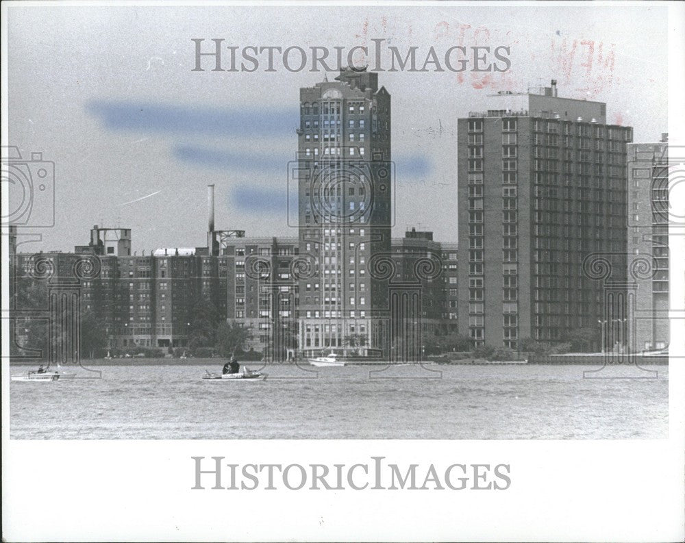 1977 Press Photo Detroit Towers Boats River - Historic Images