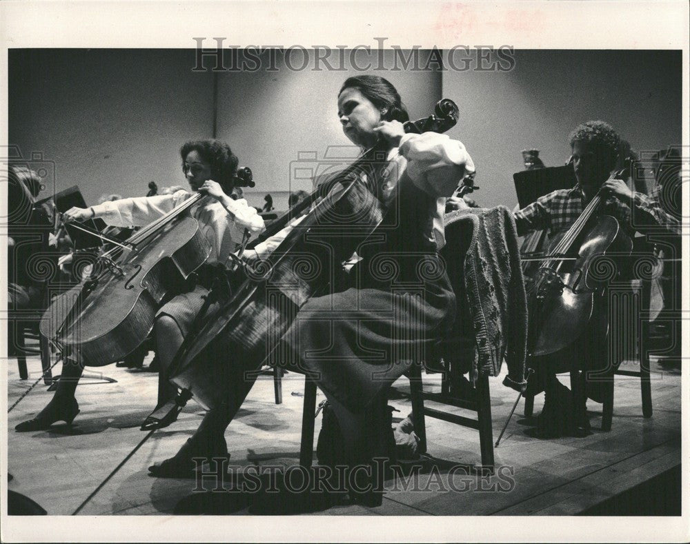 1983 Press Photo Debra Fayroian Barbara Hassan David - Historic Images