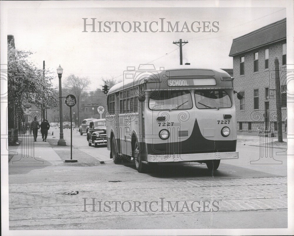 1951 Press Photo School bus Detroit - Historic Images