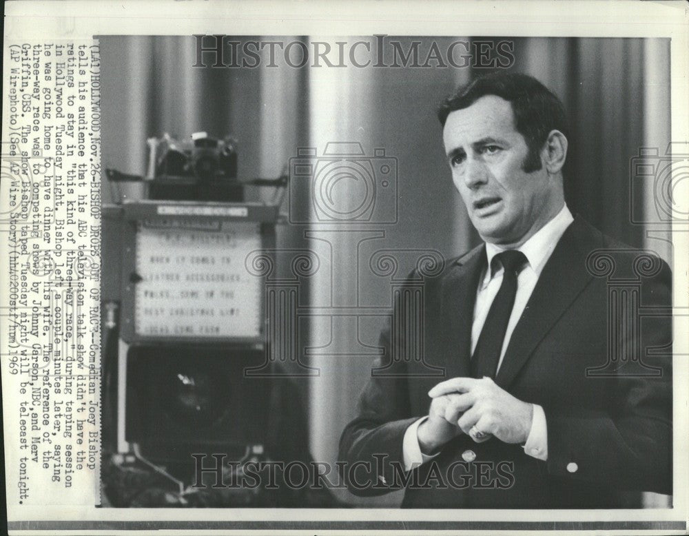 1969 Press Photo Comedian Joey Bishop drops television - Historic Images