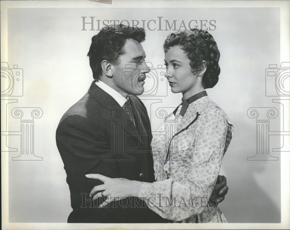 1954 Press Photo William Bishop and Nancy Hale - Historic Images