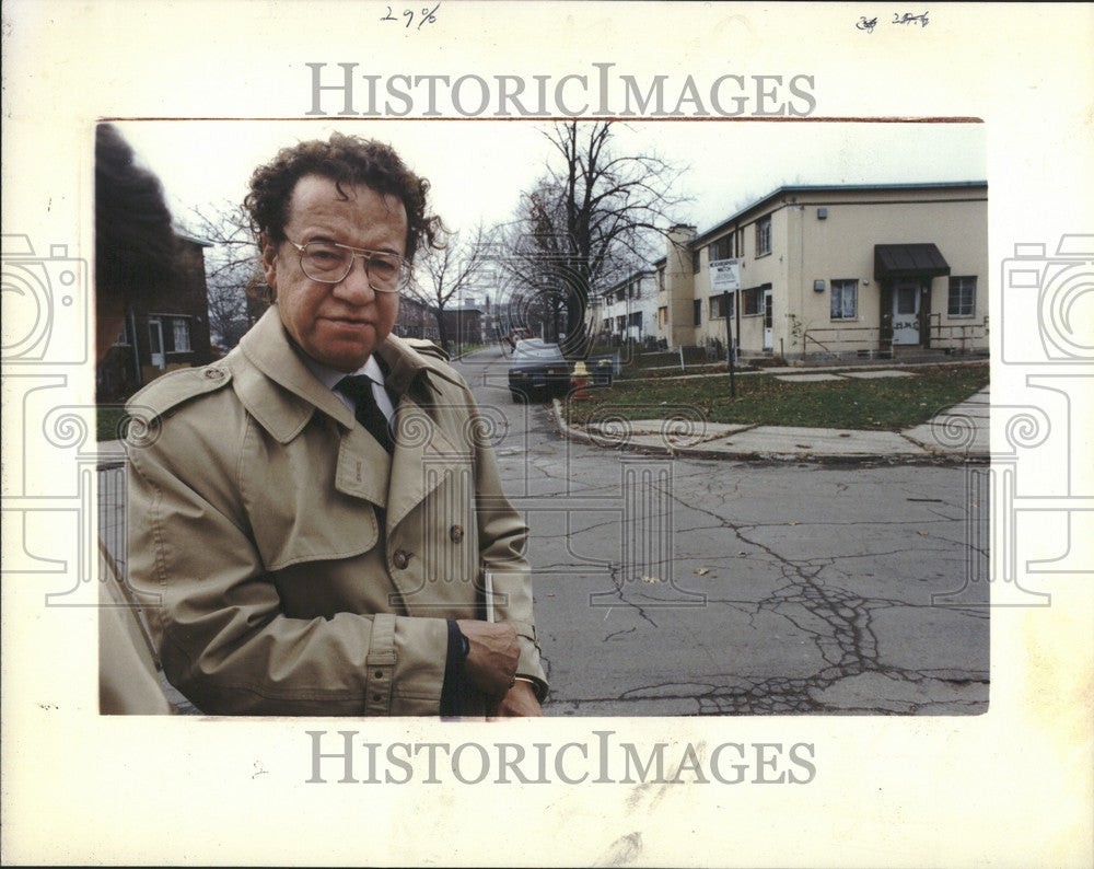 1992 Press Photo HUD troubleshooter Elmer Binford - Historic Images