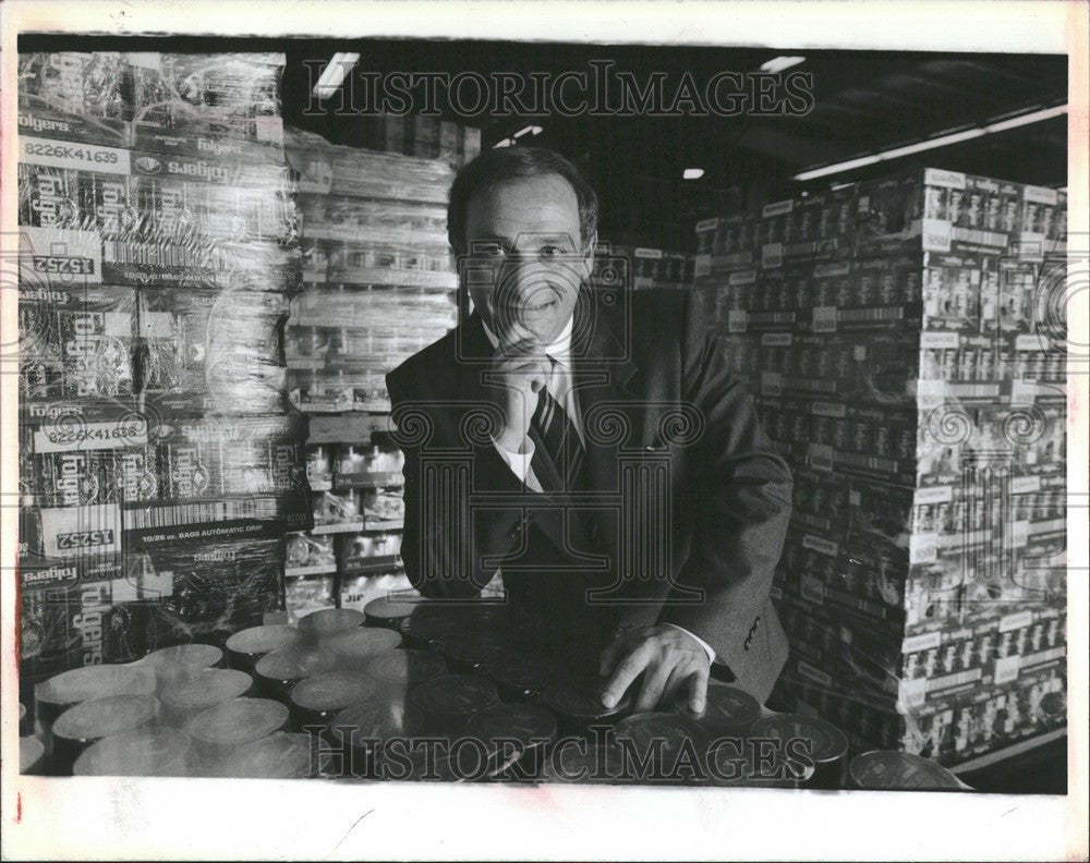 1988 Press Photo Marvin Biltis Farmer Jack supermarket - Historic Images