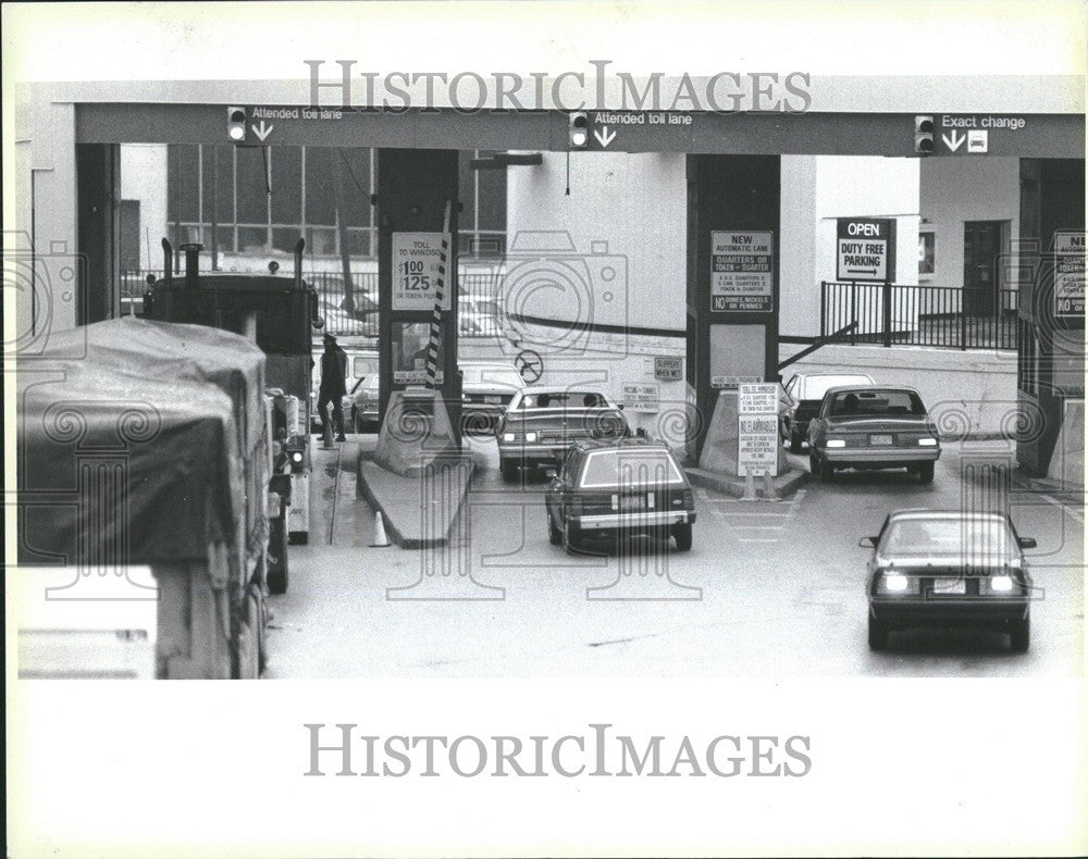 1986 Press Photo Detroit Windsor Tunnel Car Truck River - Historic Images