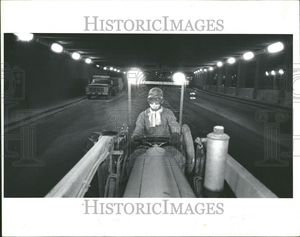 1982 Press Photo John C.Lodge freeway under Cobo Hall. - Historic Images