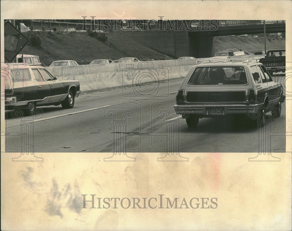 1977 Press Photo Freeway roads vehicles traffic - Historic Images