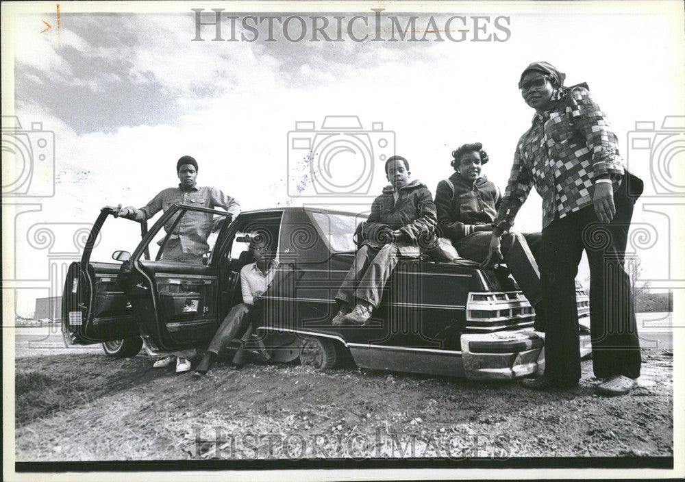 1980 Press Photo Keith Mixon Family on I-94 - Historic Images