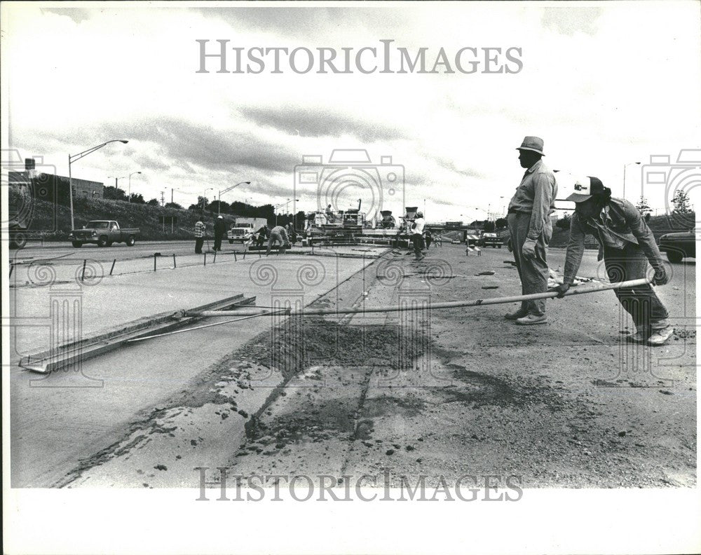 1987 Press Photo freeway construction workers speed - Historic Images