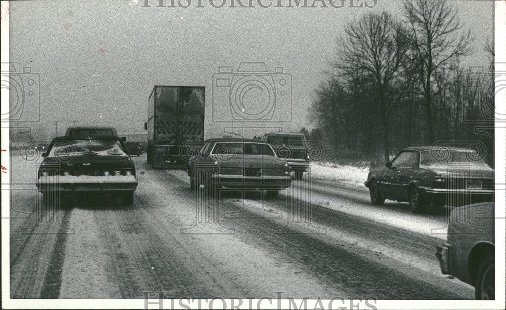 1982 Press Photo I-75 Troy Michigan Freeway Winter Snow - Historic Images