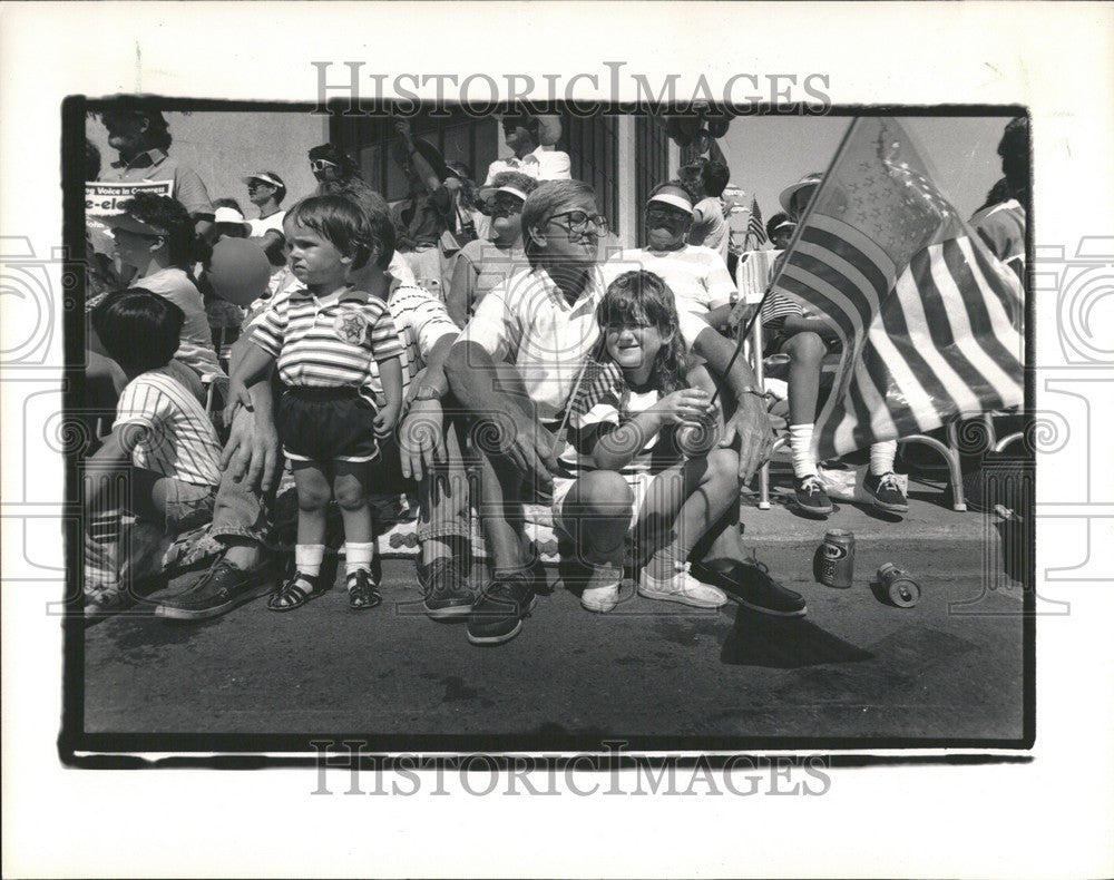 1988 Press Photo Fourth of July Parade Florida father - Historic Images