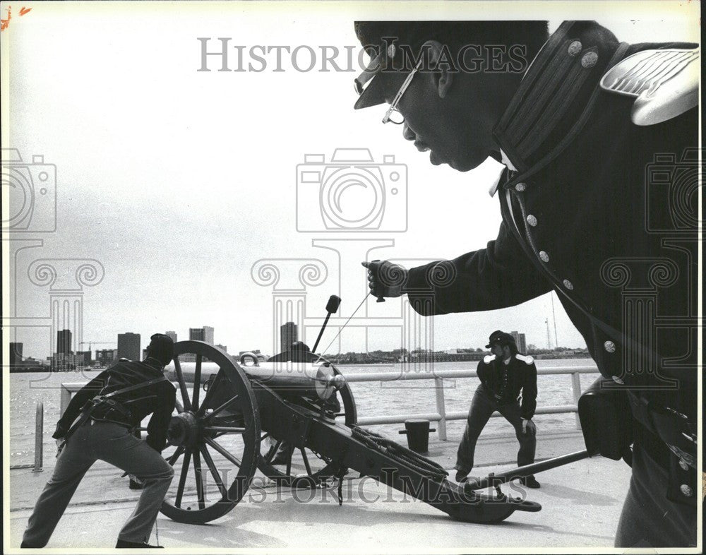 1985 Press Photo Kenneth Gholston, Military Museum - Historic Images