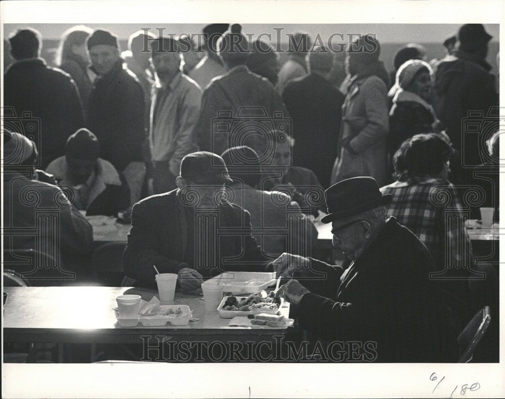 Press Photo Fort Street Presbyterian charity meal - Historic Images