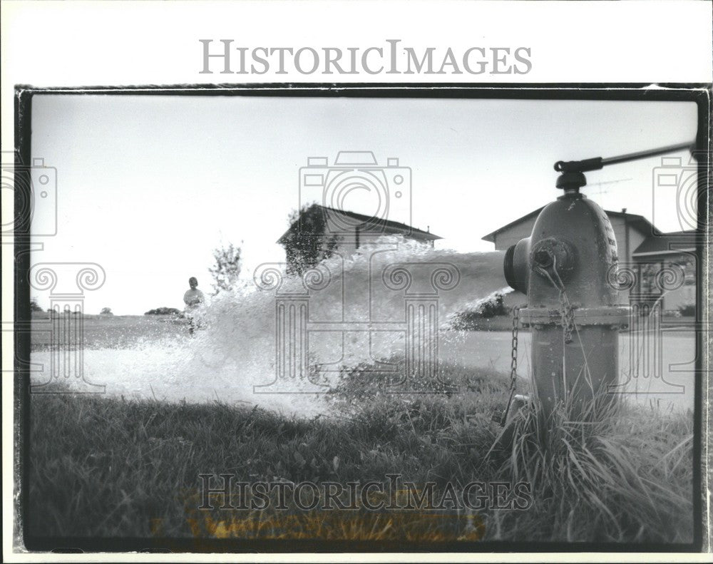 1989 Press Photo Murky smelly water flows - Historic Images