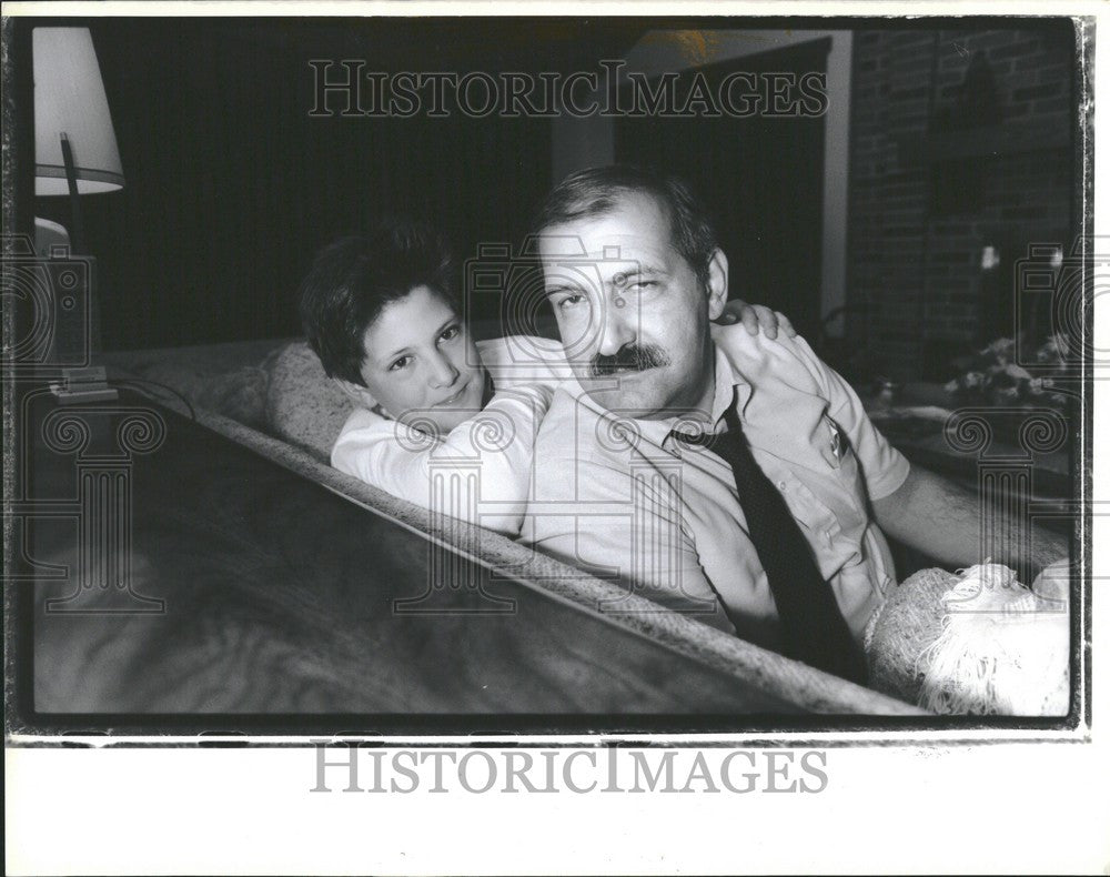 1989 Press Photo Ventura Zerbil hard water damage - Historic Images