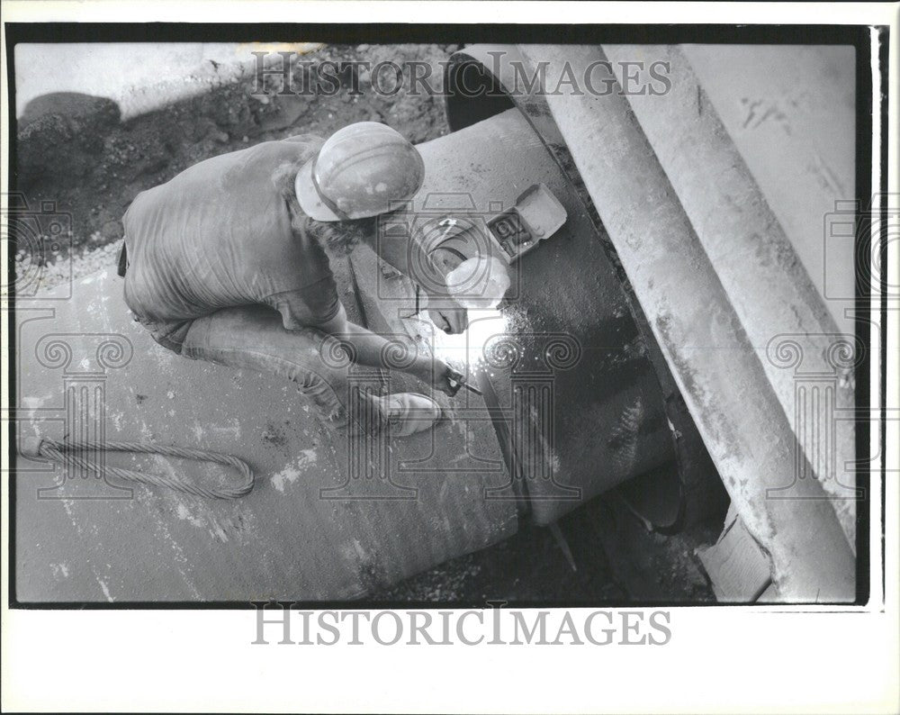 1989 Press Photo Jim Lembke Pipe Layer Illinois - Historic Images