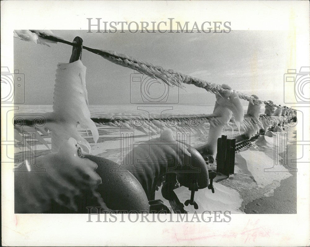 1974 Press Photo Winter winds on a August day. - Historic Images