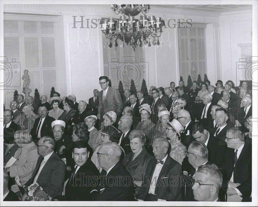 1966 Press Photo Fruehauf Corporation Stock Meet - Historic Images