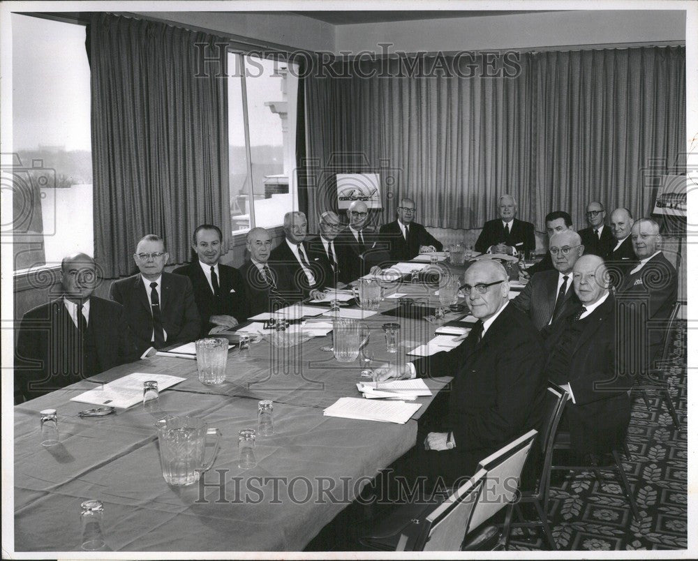 Press Photo Fruehauf Corporation meeting - Historic Images