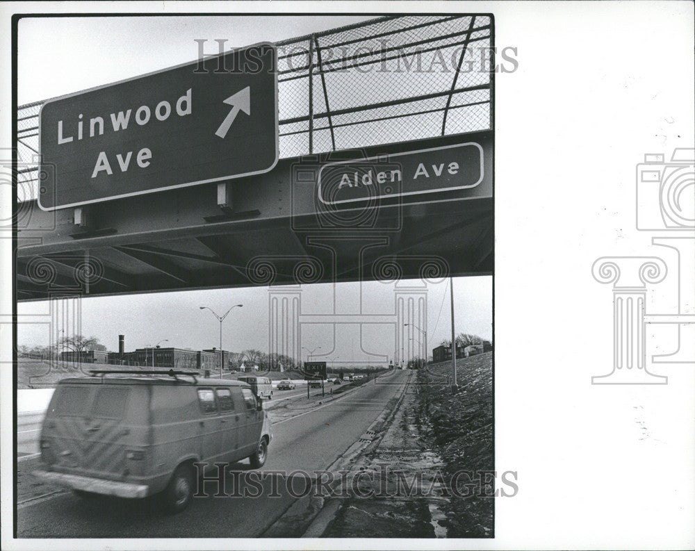 707 Freeway Sign Freeway signs car travel 1970 Vintage Press Photo Print - Historic Images