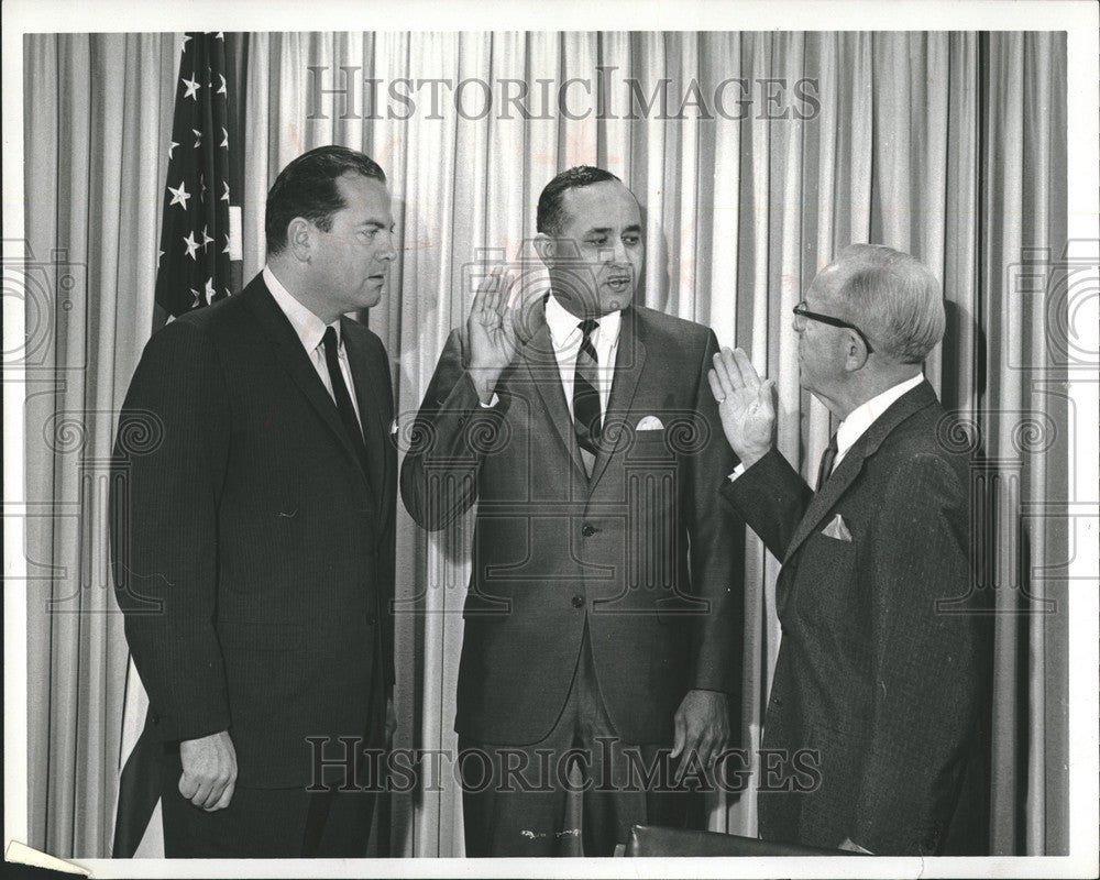 1966 Press Photo Leonard Proctor Detroit Assessor - Historic Images