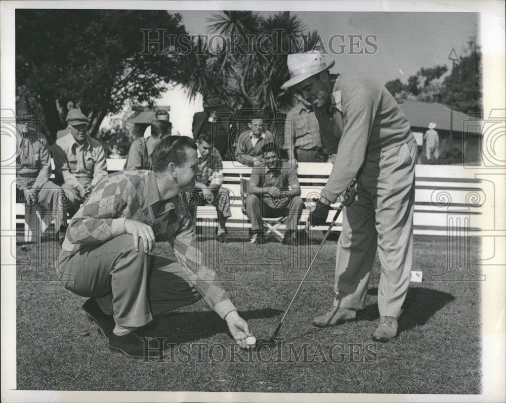 1950 Press Photo Gerry Priddy Peanuts Lowerty Golf - Historic Images