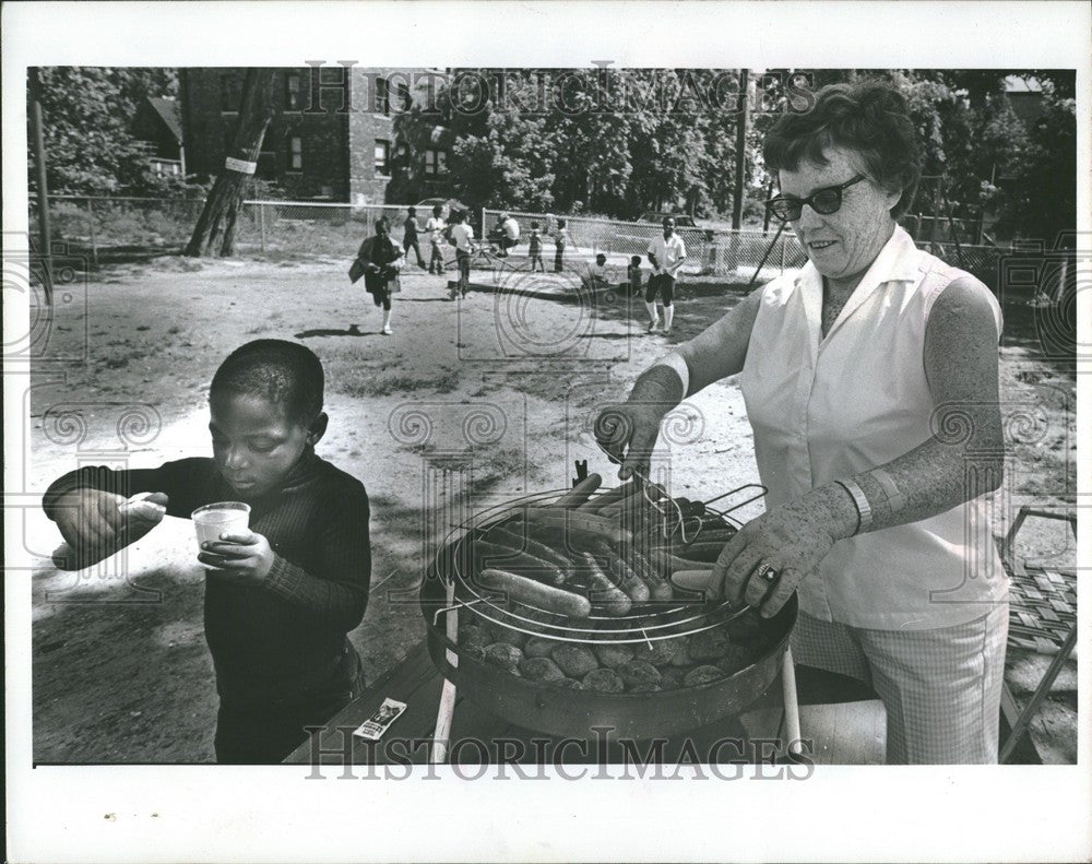 1976 Press Photo helen peters park detroit good will - Historic Images