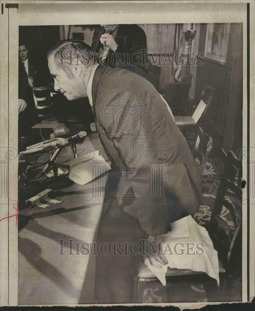 1970 Press Photo milton shapp towel cabinet conference - Historic Images