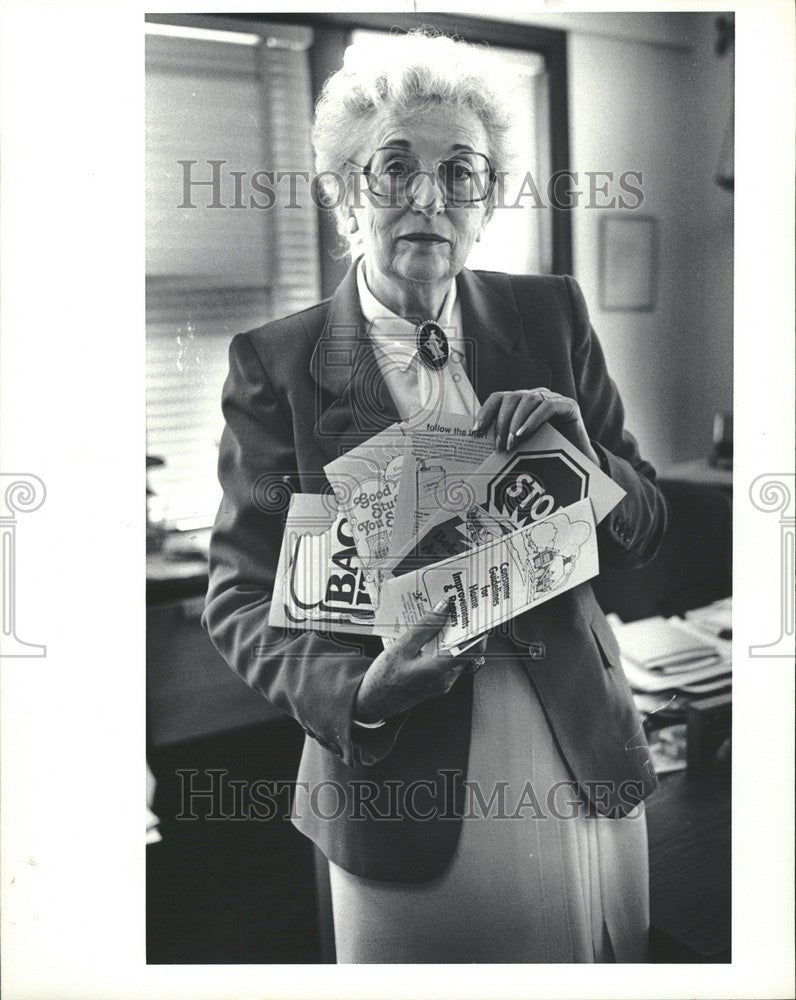 1981 Press Photo Esther Shapiro Detroit consumer - Historic Images