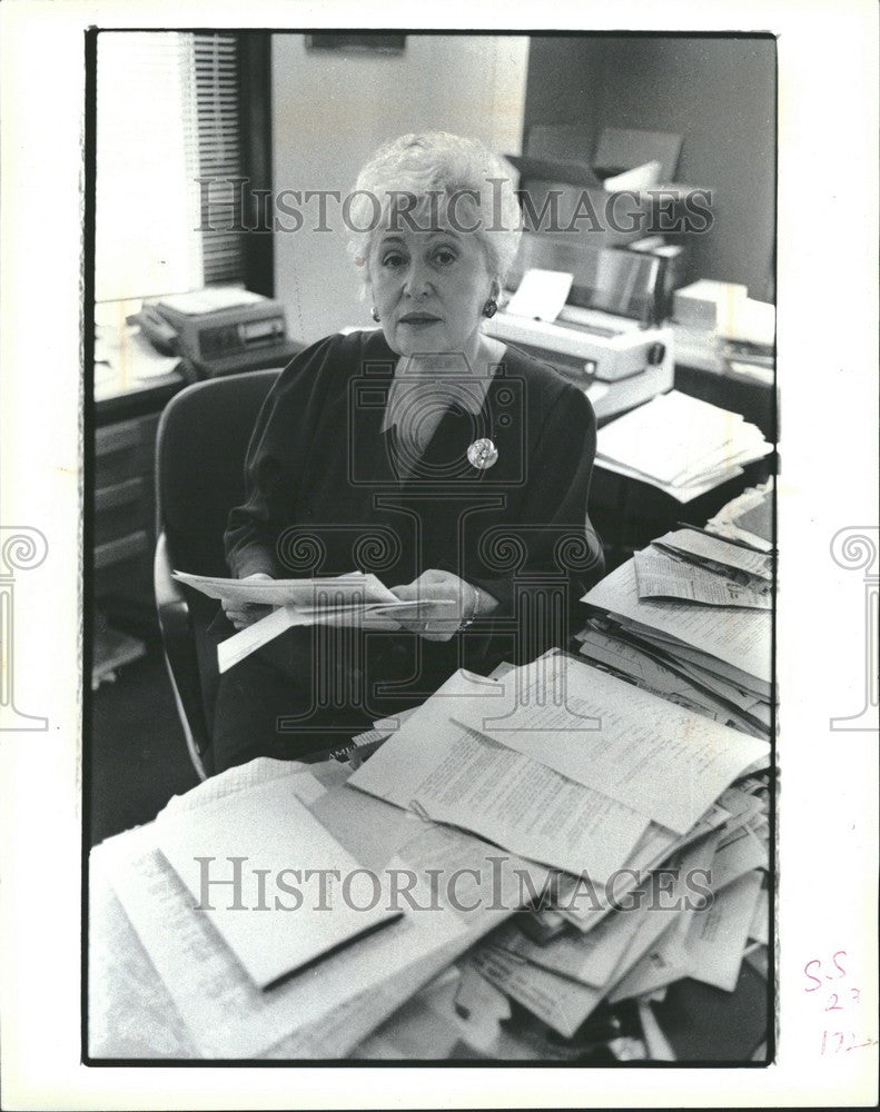 1986 Press Photo Esther Shapiro - Historic Images