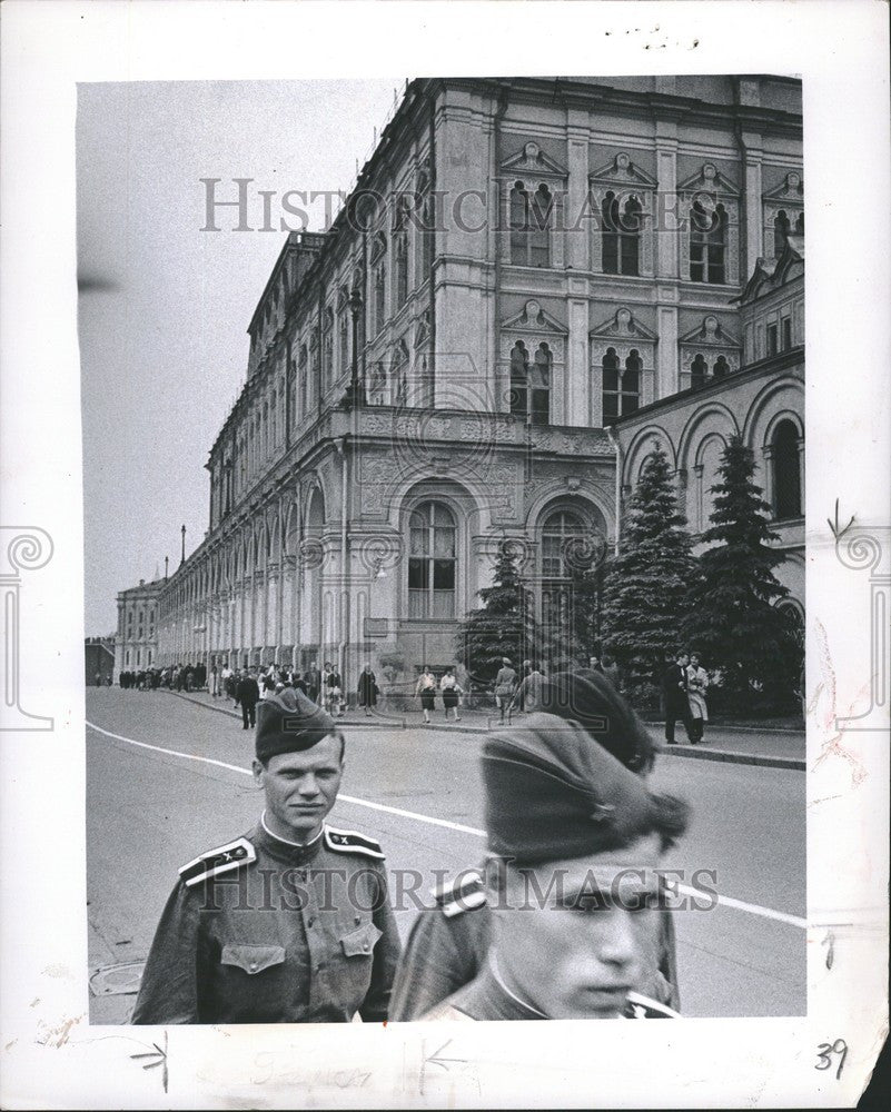 1962 Press Photo Russia worker soldier young man - Historic Images