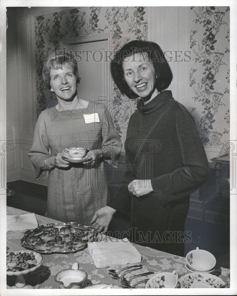 1967 Press Photo Mrs. Harvey C. Freuhauf Jr., - Historic Images