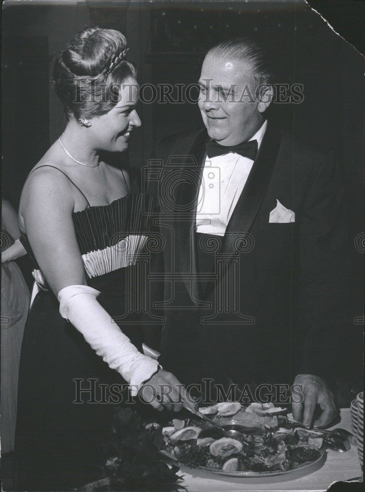 1959 Press Photo Josephine Couture Roy Fruehart - Historic Images