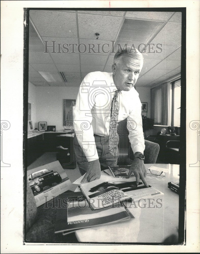 1988 Press Photo James Fuller automobile executive - Historic Images