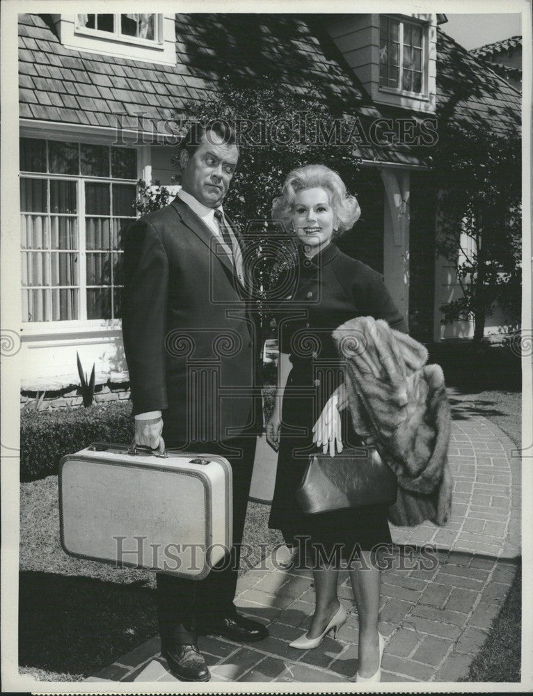 1963 Press Photo Mickey Shaugnessey  Eva Gabor Actor - Historic Images